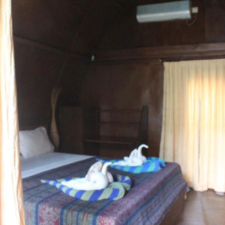 Coral Beach Pizza Cottages ギリ・トラワンガン エクステリア 写真
