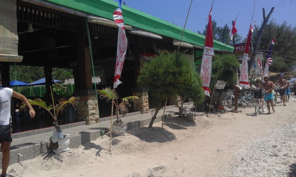 Coral Beach Pizza Cottages ギリ・トラワンガン エクステリア 写真