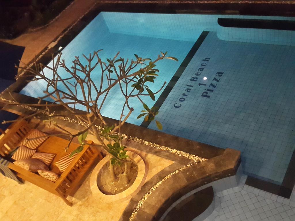 Coral Beach Pizza Cottages ギリ・トラワンガン エクステリア 写真