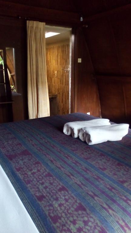 Coral Beach Pizza Cottages ギリ・トラワンガン エクステリア 写真