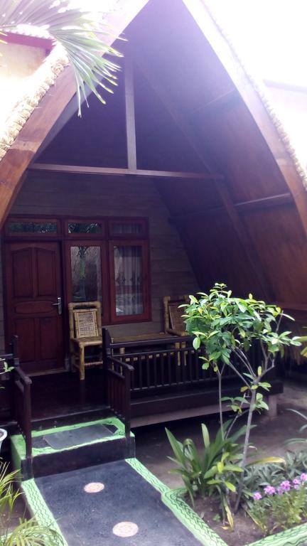 Coral Beach Pizza Cottages ギリ・トラワンガン エクステリア 写真
