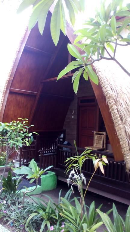 Coral Beach Pizza Cottages ギリ・トラワンガン エクステリア 写真