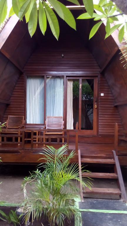 Coral Beach Pizza Cottages ギリ・トラワンガン エクステリア 写真