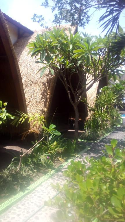 Coral Beach Pizza Cottages ギリ・トラワンガン エクステリア 写真