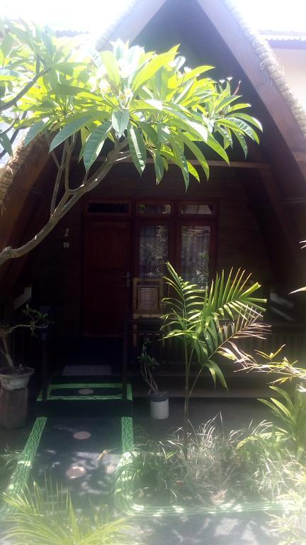 Coral Beach Pizza Cottages ギリ・トラワンガン エクステリア 写真