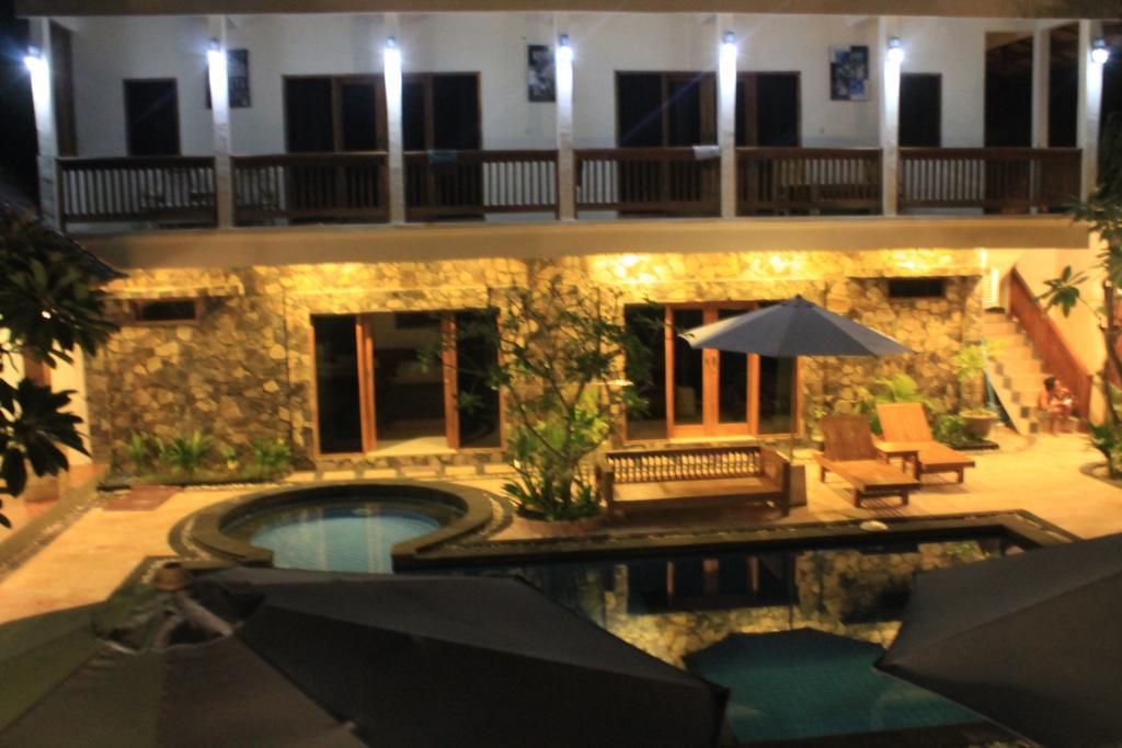 Coral Beach Pizza Cottages ギリ・トラワンガン エクステリア 写真