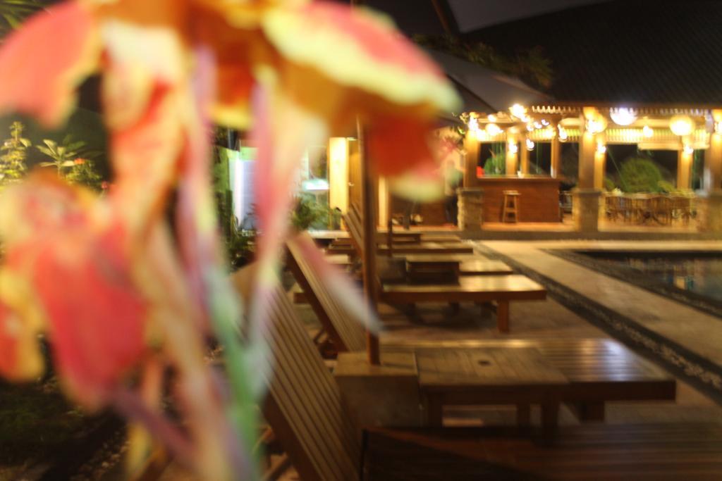 Coral Beach Pizza Cottages ギリ・トラワンガン エクステリア 写真