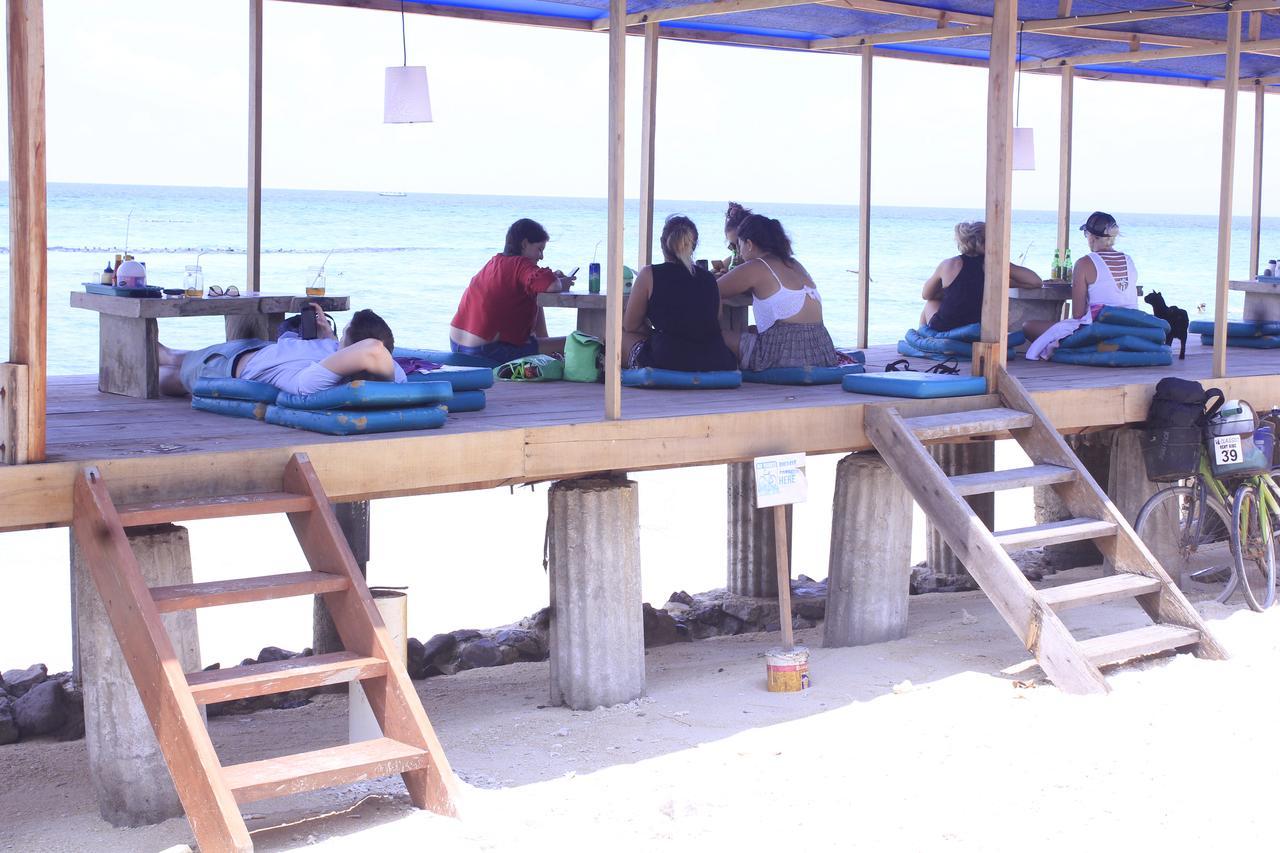 Coral Beach Pizza Cottages ギリ・トラワンガン エクステリア 写真